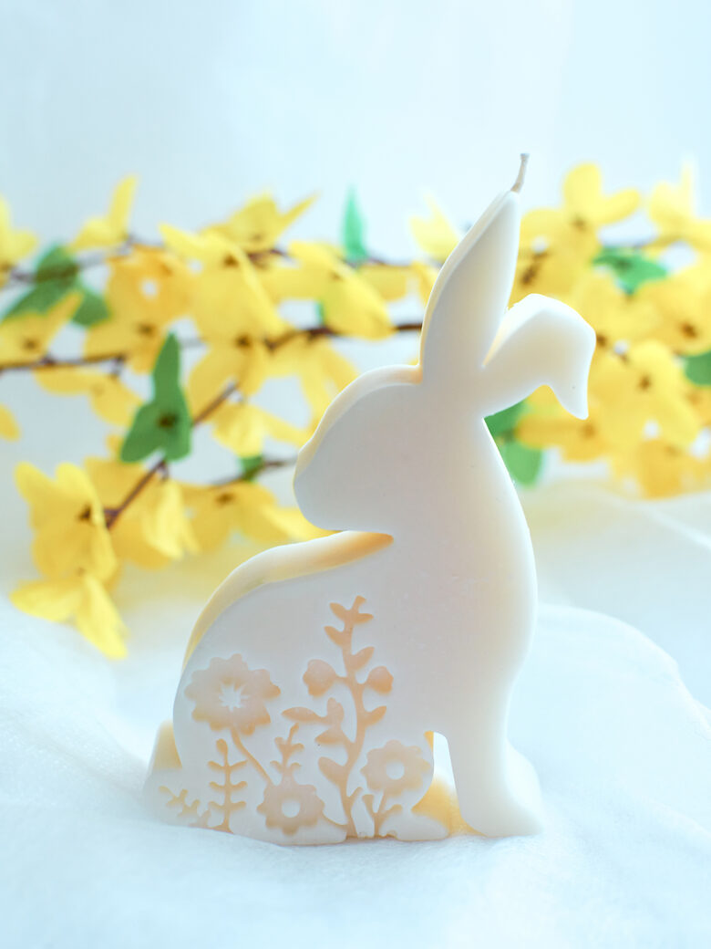 Sojų vaško žvakė „Pavasario zuikis“ – dekoratyvinė žvakė