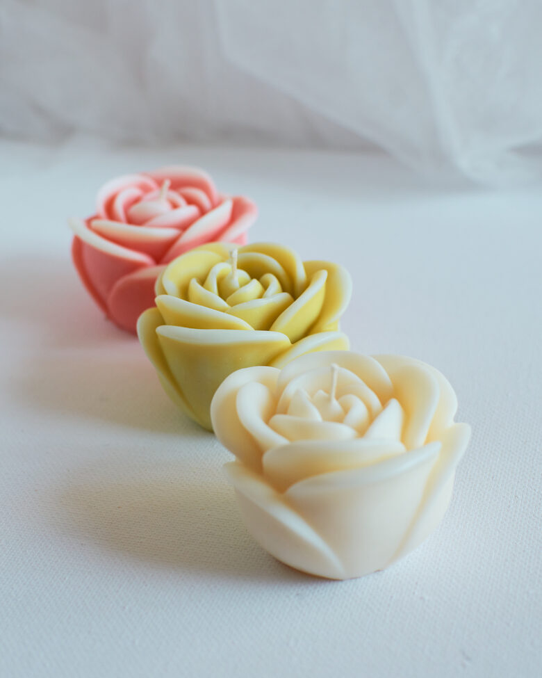 Rožės formos žvakė