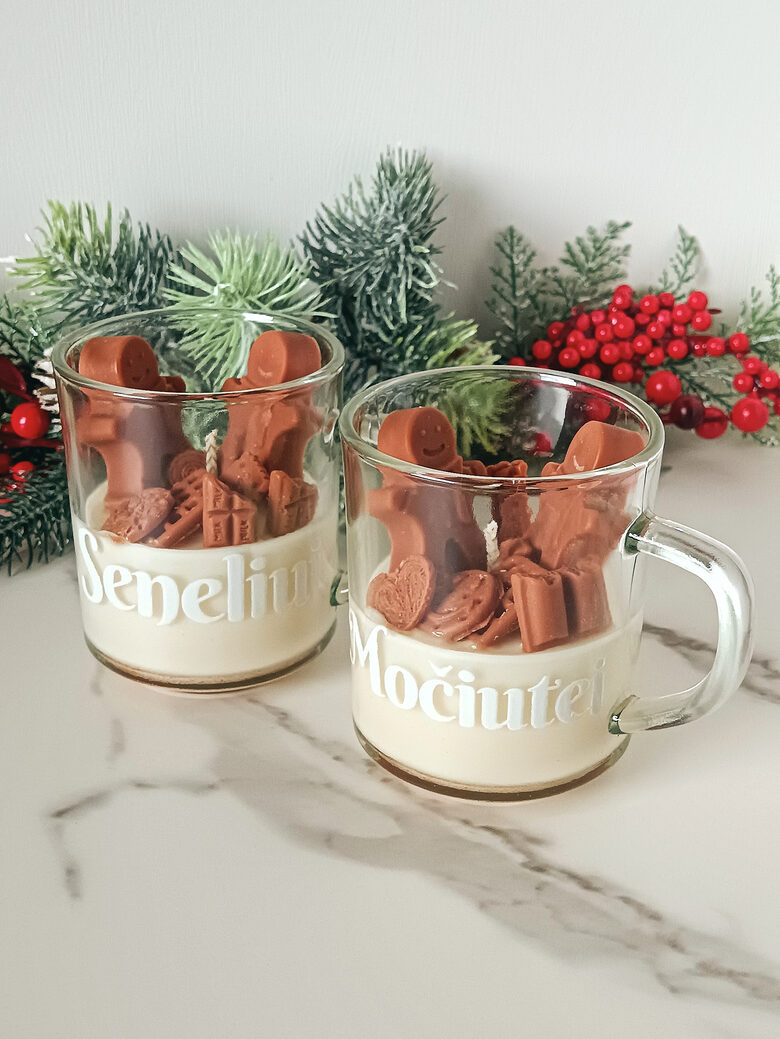 Kalėdinė žvakė „Seneliui“ / „Močiutei“ – „Kalėdiniai Sausainiai“