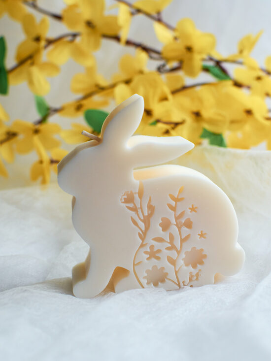 Natūralaus sojų vaško žvakė „Pavasario zuikis“