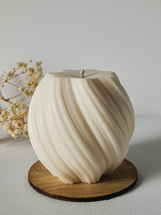 Rankų darbo sojų vaško žvakė „Sūkūrinė“